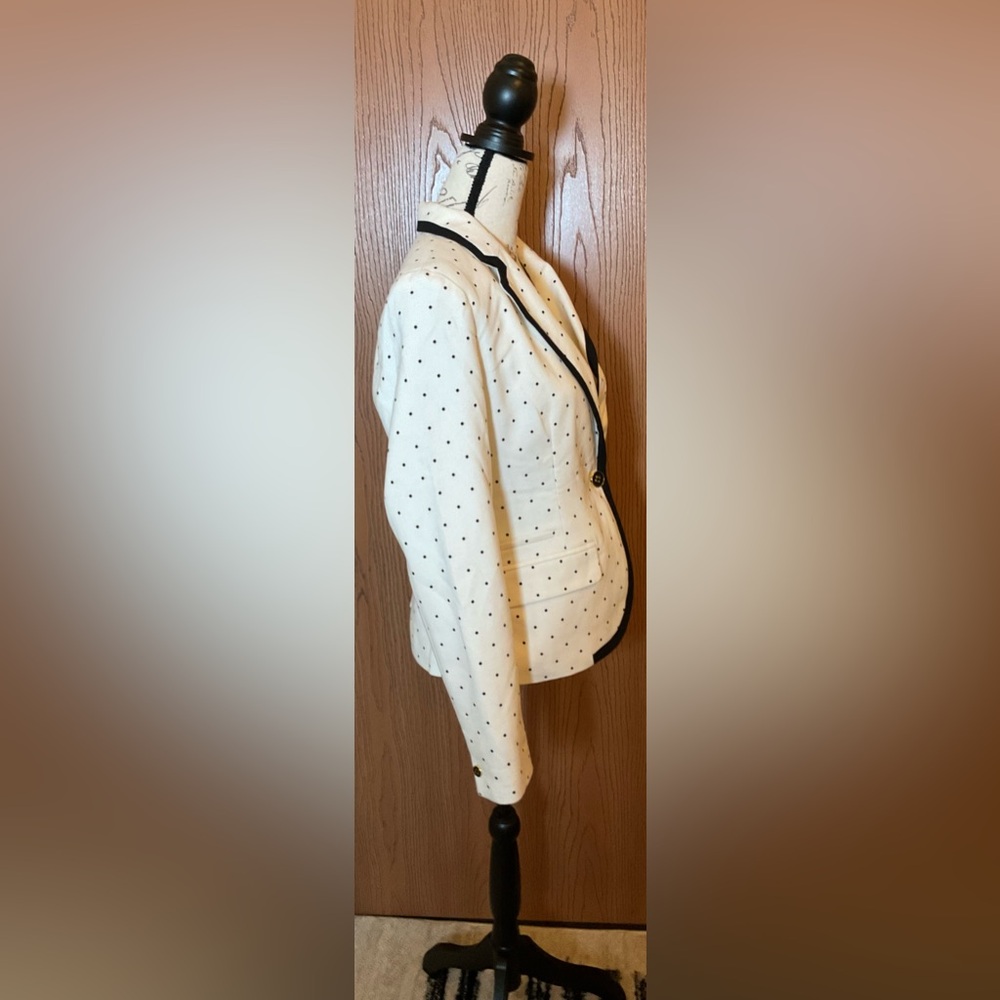 Blazer - Picture 2 of 5